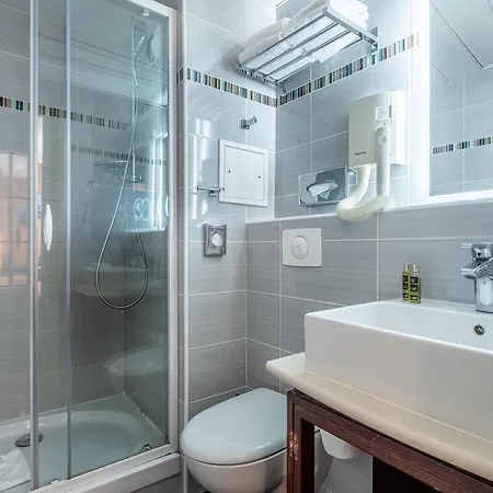 Hotel 85 Saint Honore 3*