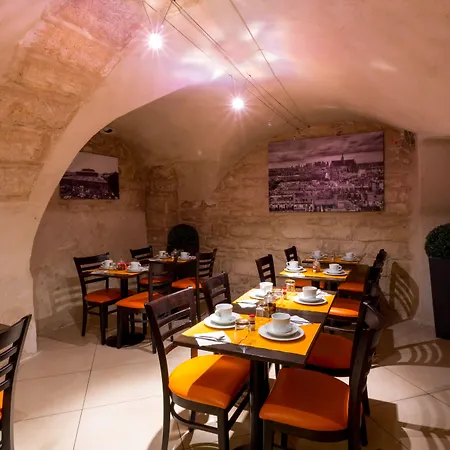 Hotel 85 Saint Honore 3*