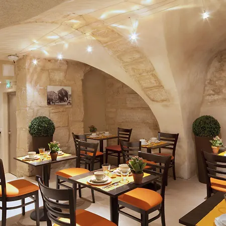 85 Saint Honore 3* Paris