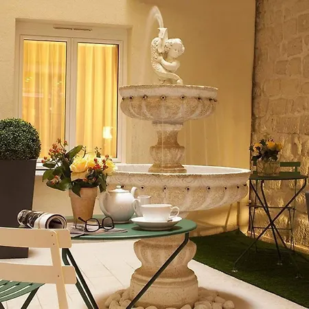 85 Saint Honore 3* Paris