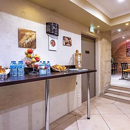 85 Saint Honore فندق