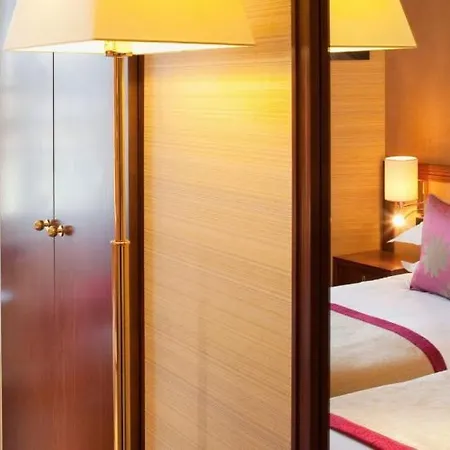 85 Saint Honore 3* Paris