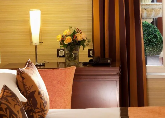 85 Saint Honore 3* Paris