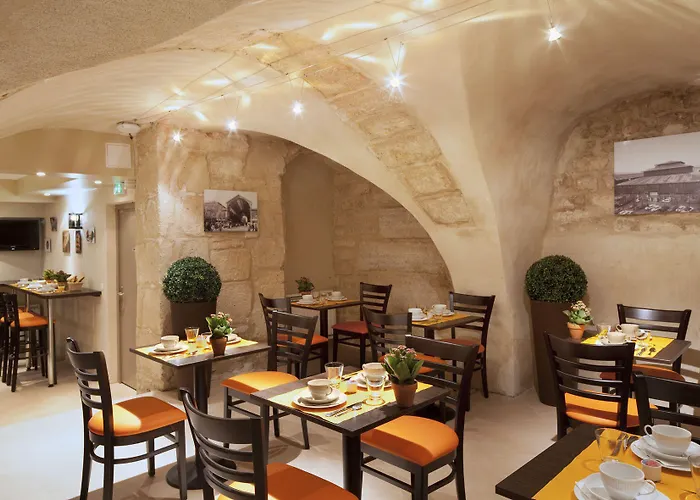 85 Saint Honore 3* Paris