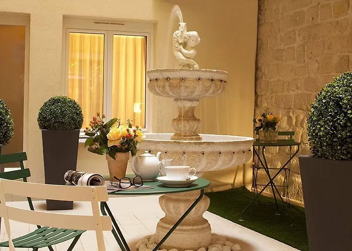 85 Saint Honore 3* Paris